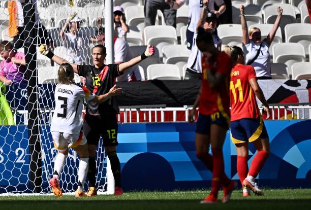 當(dāng)中國(guó)偶像遇上世界球星：鹿晗和C羅的足球情緣