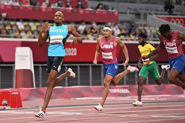 博爾特現(xiàn)狀視頻引發(fā)熱議，傳奇永不落幕！