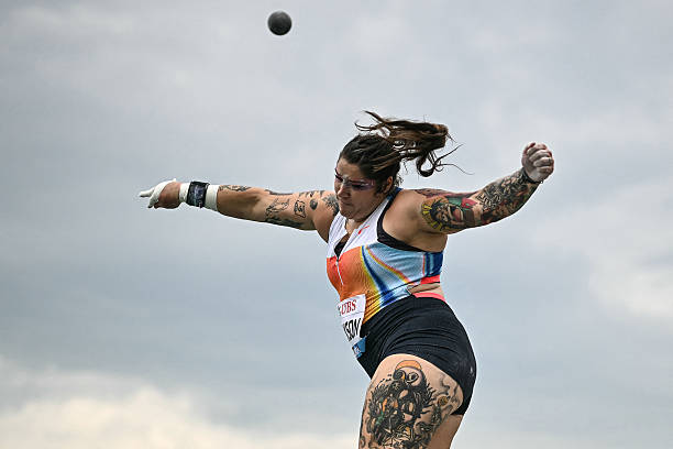 郭晶晶霍啟剛現(xiàn)身慈善晚會(huì)，共同傳遞愛心