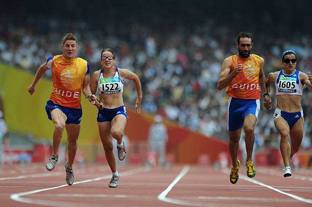 縱向跳高技巧：如何利用擺臂和腿部力量最大化跳躍高度