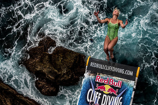 跳遠(yuǎn)與跳高中的拋物線：數(shù)學(xué)如何預(yù)測(cè)最佳起跳角度