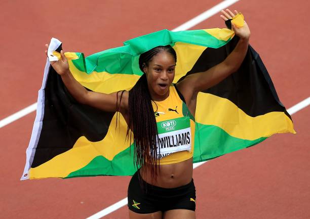 官媒聚焦伏明霞：她的故事與成就