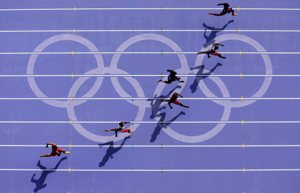 從泳池到開放水域：救生員跳水動(dòng)作的適應(yīng)性訓(xùn)練