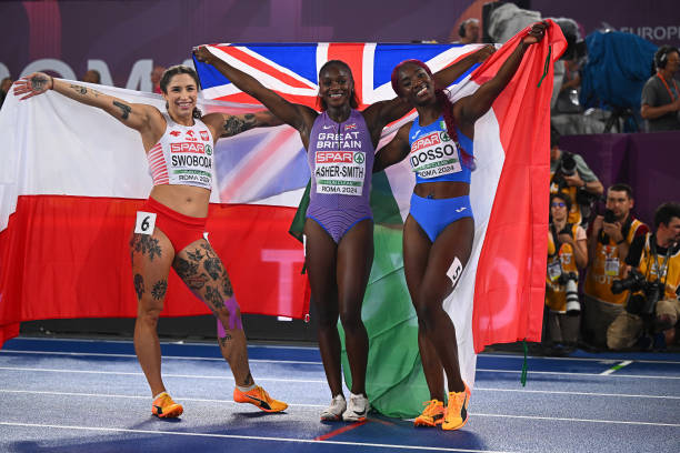 大學(xué)跳遠(yuǎn)運(yùn)動(dòng)員的訓(xùn)練與成績提升：如何突破個(gè)人最佳？