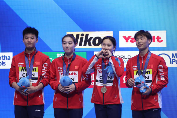 伏明霞首次奪冠年齡背后的故事