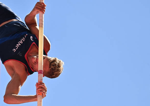 陳若琳身高成謎，網(wǎng)友熱議：她到底有多高？