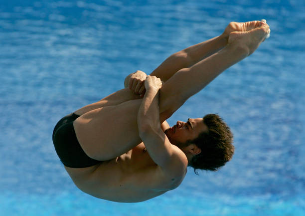 解析博爾特的短跑姿勢：從起跑到?jīng)_刺的全程技巧