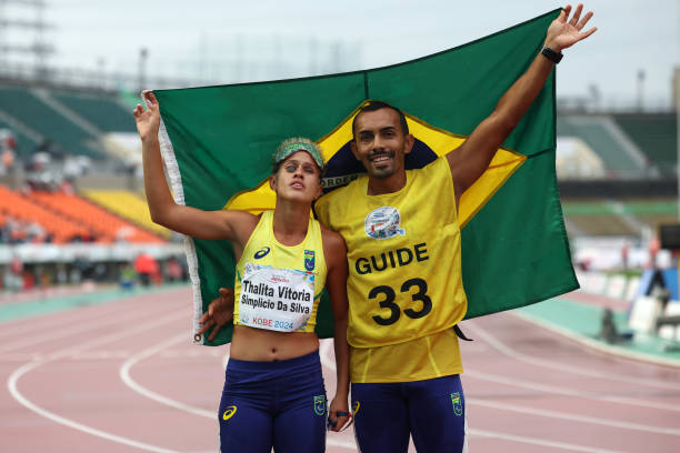 伏明霞跳水奪冠，為國爭光再添榮耀