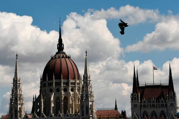 奧運(yùn)舞臺(tái)上的閃電：博爾特三連冠壯舉