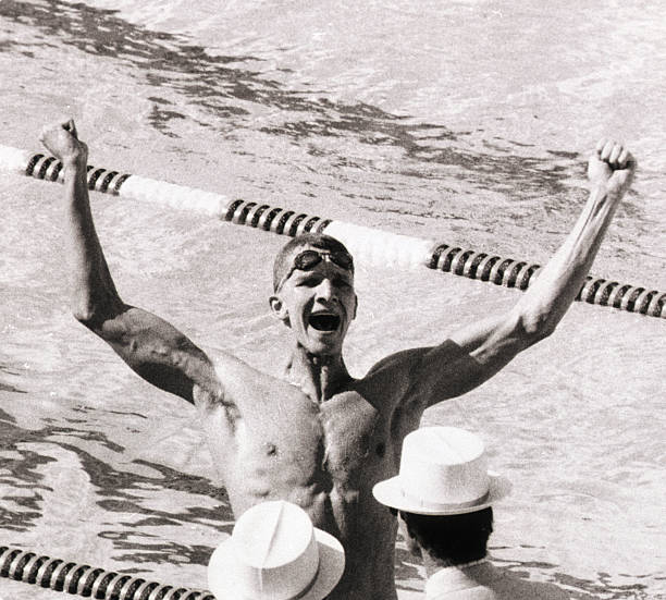 女子100米蛙泳金牌爭奪戰(zhàn)，精彩瞬間回顧