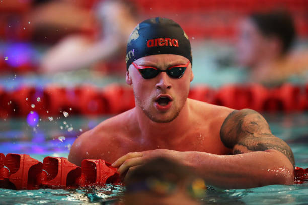 抬頭蛙泳的益處與挑戰(zhàn)：如何正確練習(xí)避免受傷