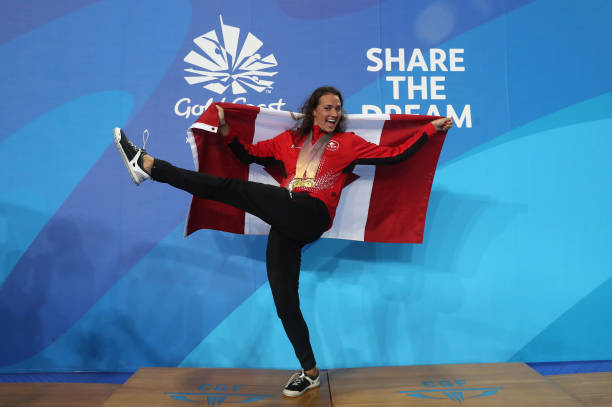 漂浮的夢境：游泳館里不尋常的船影