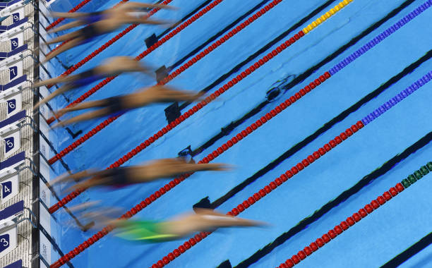 如何用拼音拼寫(xiě)“游泳輪船”？