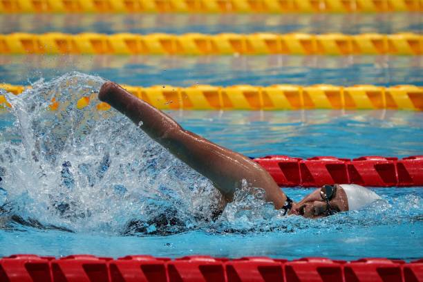 游泳教練兼職與全職收入對(duì)比：哪個(gè)更劃算？