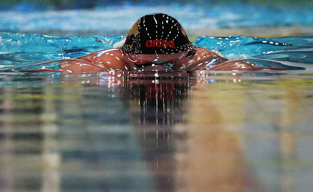 中國游泳隊解說員如何用激情點燃賽場