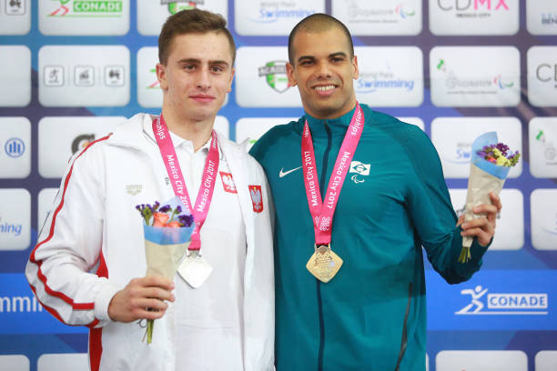 游泳轉(zhuǎn)身技巧指南：提升游泳水平的關(guān)鍵一步