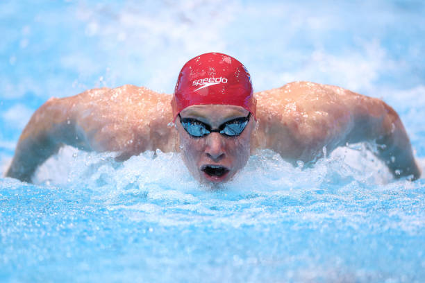 游泳技巧解析：蛙泳和自由泳的遠距離優(yōu)勢