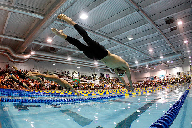 如何用簡單線條繪制游泳池場景
