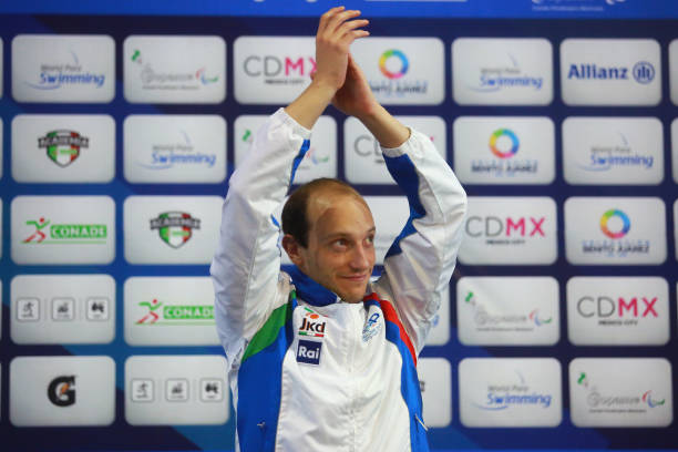 蛙泳腿部動作練習方法：從陸上訓練到水中實踐