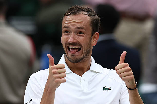 費納聯(lián)手亮相！拉沃爾杯首日熱鬧非凡，球迷直呼過癮