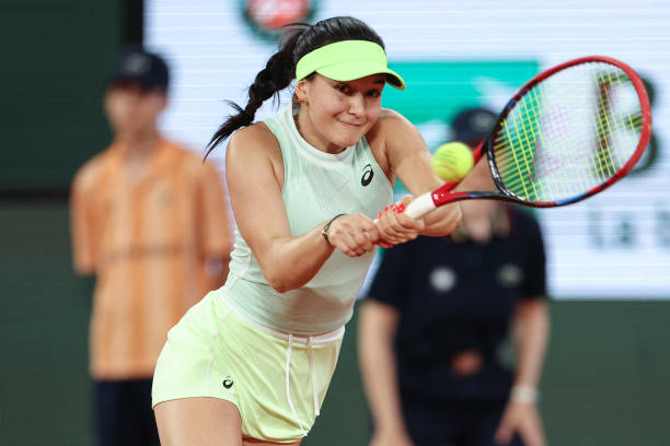 網(wǎng)球捷報：何金昌逆轉(zhuǎn)取勝，晉級八強(qiáng)