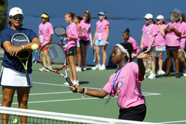 網(wǎng)球場(chǎng)地標(biāo)準(zhǔn)解析：地面材質(zhì)與性能要求