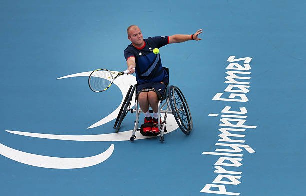 紅土場上的名人堂:法網(wǎng)球場命名與網(wǎng)球傳奇人物的關(guān)聯(lián)