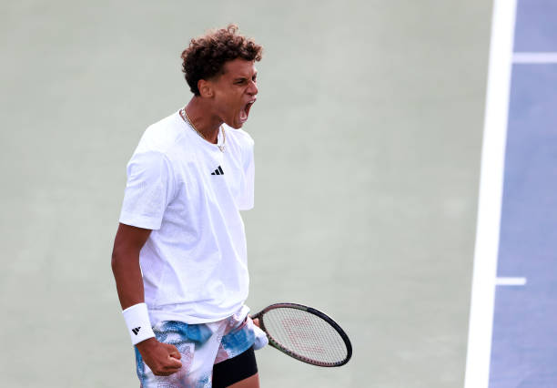 戶外網(wǎng)球場標(biāo)準(zhǔn)尺寸全解析：長度、寬度與凈空要求