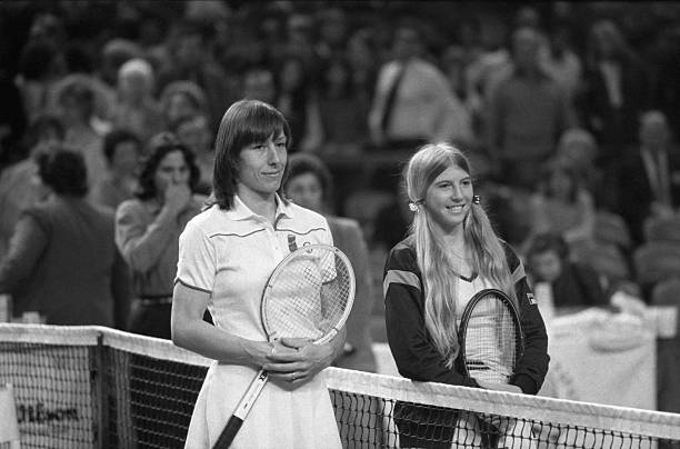 法網(wǎng)雙打戰(zhàn)報(bào)：跨國組合展現(xiàn)默契配合