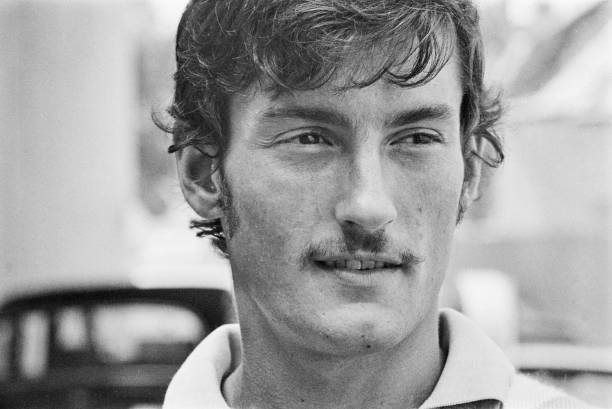 如何準(zhǔn)確測量網(wǎng)球單打場地的寬度？