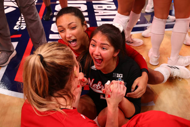 排球站位輪換圖解：從發(fā)球到防守的六人轉(zhuǎn)換策略