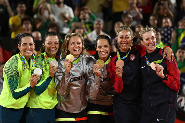 圖解排球比賽中的觸網(wǎng)與越界規(guī)則：避免常見犯規(guī)