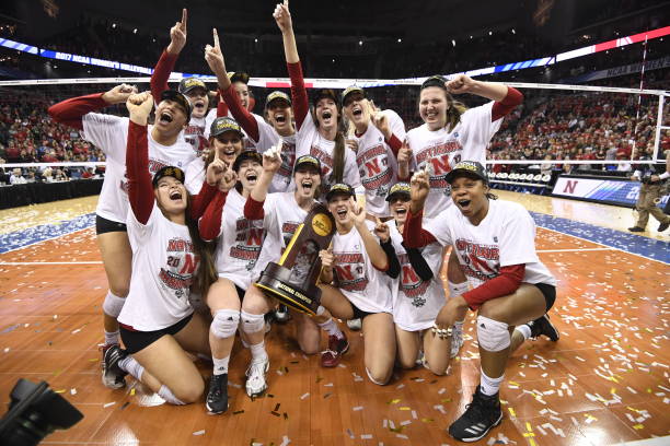 魏秋月真實(shí)年齡引猜測，這些照片透露了關(guān)鍵信息