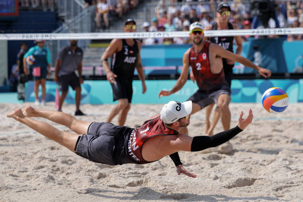 初中排球比賽裁判手勢(shì)與判罰標(biāo)準(zhǔn)解讀