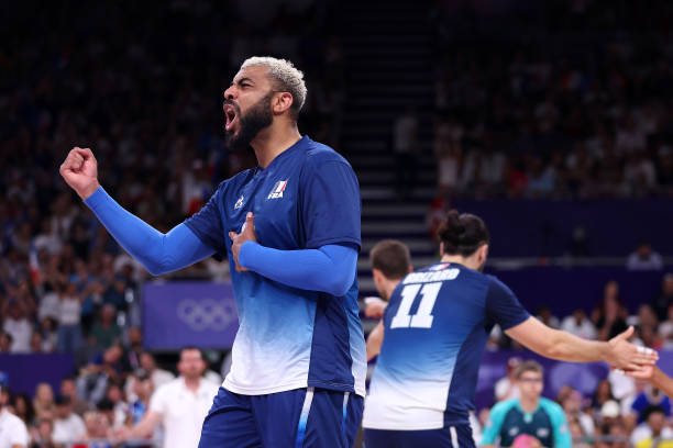 手繪排球場地示意圖：尺寸與標記詳解