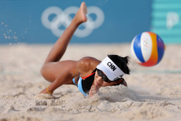 排球場地裁判區(qū)與替補席的位置規(guī)定