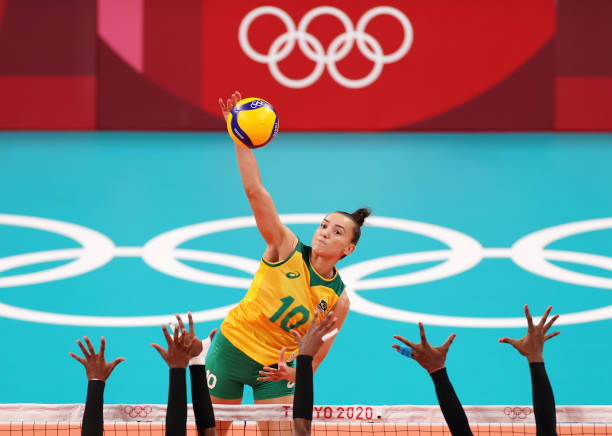 排球跳發(fā)球教學(xué)：掌握空中擊球的關(guān)鍵要素