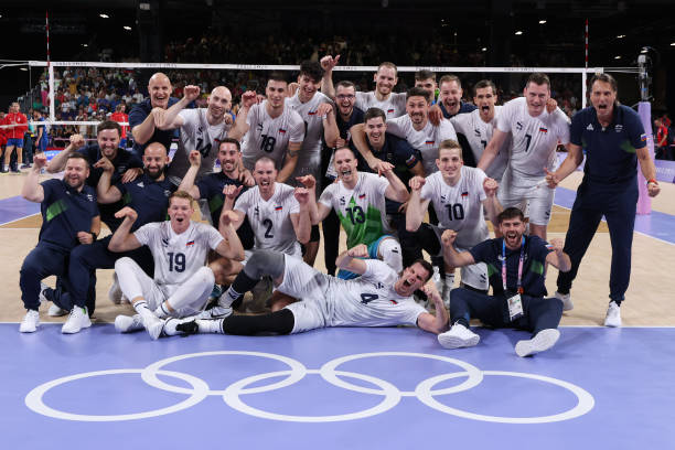 排球墊球入門教程：中學(xué)生動作分解與實戰(zhàn)演練