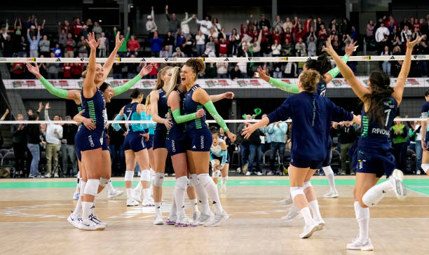 為什么室內(nèi)排球場的凈高至少需要7米？