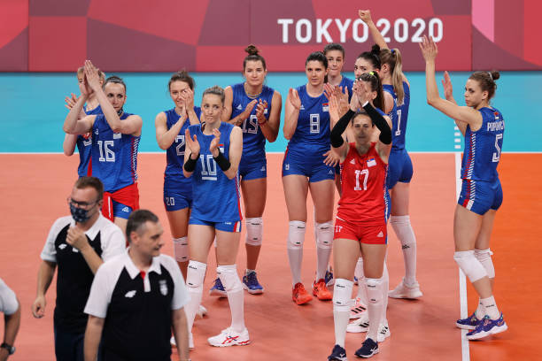 排球標準手勢詳解：從發(fā)球到扣球