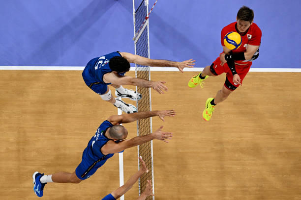 強(qiáng)力跳發(fā)球與飄球的戰(zhàn)術(shù)運(yùn)用：發(fā)球如何改變比賽節(jié)奏