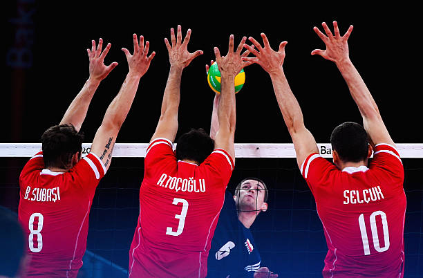 初中排球技巧提升：如何正確進(jìn)行扣球與攔網(wǎng)