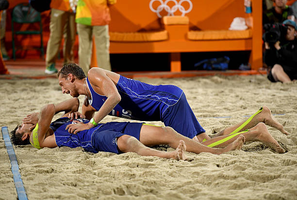 中國(guó)女排聯(lián)賽精彩對(duì)決，今晚八點(diǎn)鎖定直播！