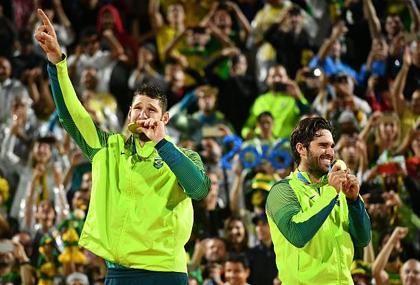 輕松掌握排球發(fā)球技巧：女生專屬視頻教程