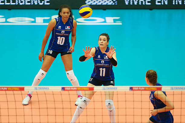 高效墊球技巧：快速提升排球基本功