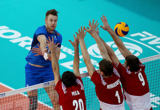 過中線犯規(guī)的判定標(biāo)準(zhǔn)：排球裁判視角解析