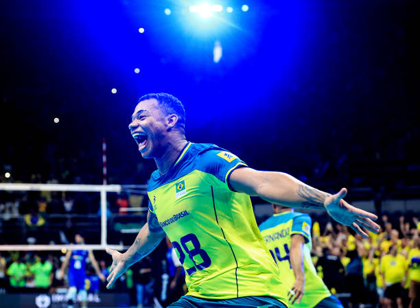 如何測(cè)量排球場(chǎng)的標(biāo)準(zhǔn)長(zhǎng)寬？