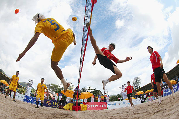 國際排聯(lián)規(guī)定：排球場地線寬是多少厘米？