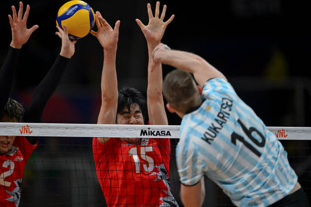 排球文化的藝術呈現(xiàn)：繪畫中的經(jīng)典主題與象征意義