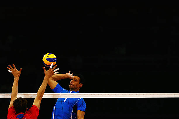 從零開始學排球：基礎顛球動作教學視頻